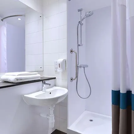 Отель Travelodge Micklegate 3*